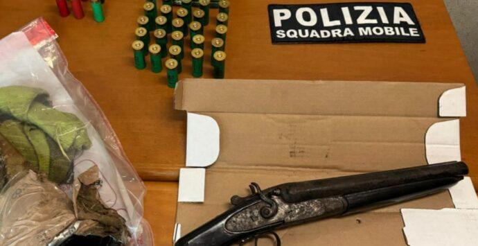 Cartucce e fucile sotterrati in un podere nelle campagne di San Gregorio: un arresto