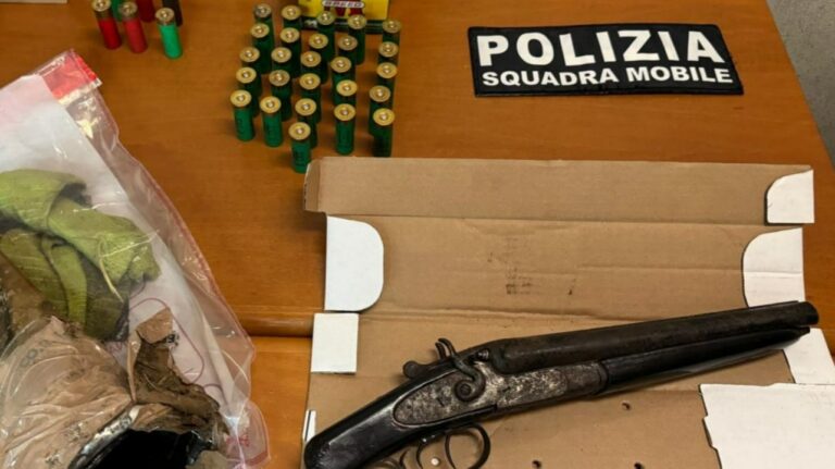 Cartucce e fucile sotterrati in un podere nelle campagne di San Gregorio: un arresto