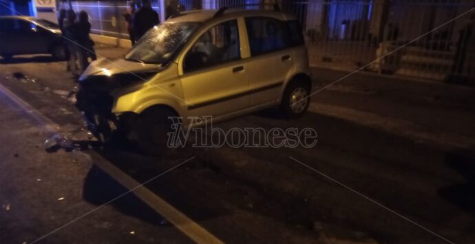 Incidente stradale alle porte di Mileto: auto sbanda sull’asfalto viscido, ragazza ferita