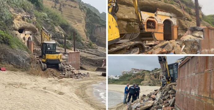 Pizzo, ruspe del Comune a Piedigrotta: giù un manufatto abusivo incastonato nella roccia come la Chiesetta – VIDEO