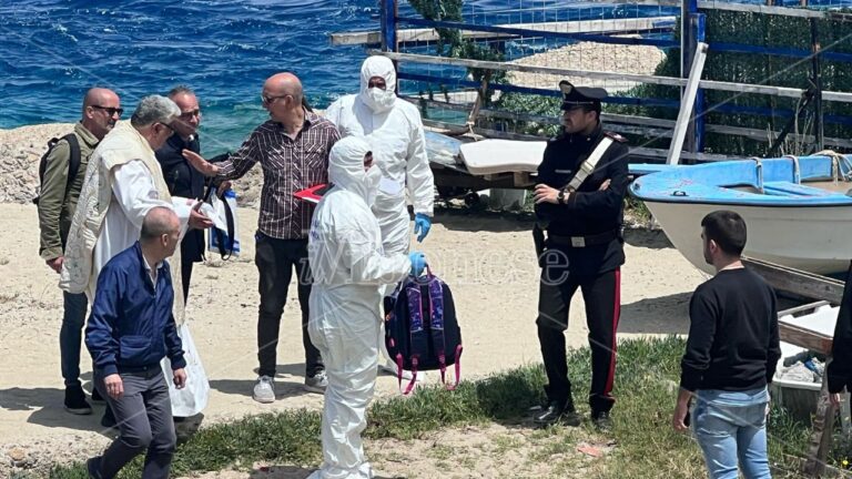 Orrore a Villa San Giovanni, neonata trovata morta in uno zaino – Video