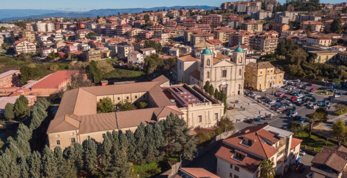 Europee, il voto a Vibo città: Fdi sempre primo partito, ma al secondo posto c’è il M5s quasi a pari merito con Pd e Fi