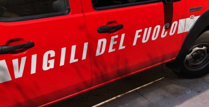 Pizzo, divampa un incendio in un’abitazione: 84enne salvato dai vigili del fuoco