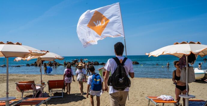«Mamma, ho preso un paguro!», a Parghelia la Lav insegna ai bambini a rispettare le creature marine