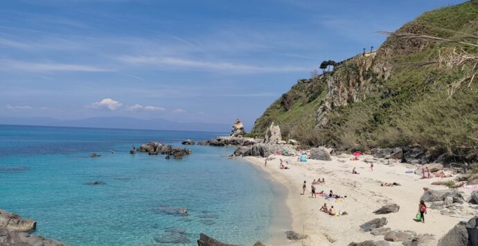 Estate a Parghelia, il Comune attiva un servizio di sorveglianza e salvataggio sulle spiagge insignite con la Bandiera blu