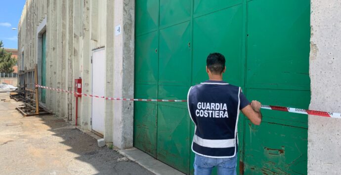 Vibo, dipendenti al lavoro in un capannone sequestrato: deferito il rappresentante dell’azienda