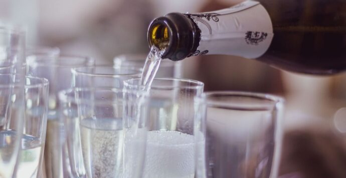’Ndrangheta nelle Preserre, il prosecco imposto ai bar del Vibonese dal clan Maiolo: «Minacce silenti per vendere i prodotti»