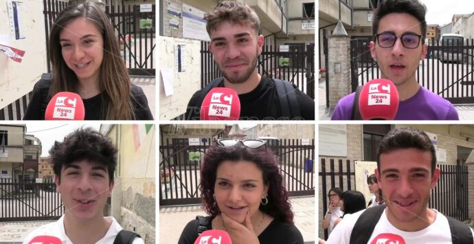 Maturità a Vibo, lo scoglio matematica non fa naufragare l’ottimismo dei ragazzi: «Difficile, ma è andata» – Video