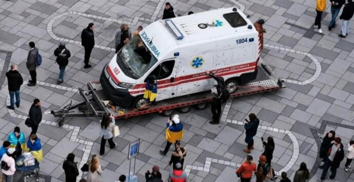 L’ambulanza ucraina mitragliata pronta ad arrivare a Pizzo, l’iniziativa per raccogliere fondi e acquistare nuovi mezzi di soccorso