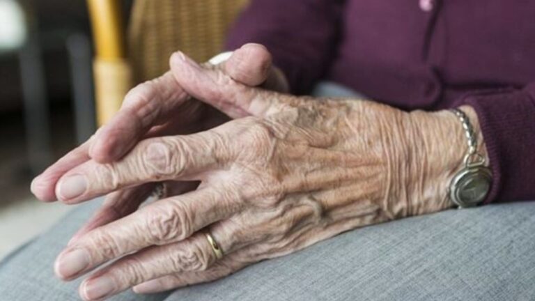 «Sua figlia ha causato un incidente»: l’odiosa truffa colpisce un’anziana di Pizzoni che consegna soldi e gioielli per 4mila euro