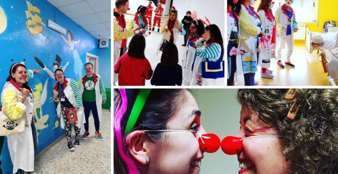 Clown vip Vibo, l’onda colorata dei volontari e l’abbraccio a chi soffre: «Un’esperienza che arricchisce la vita degli altri e la propria»