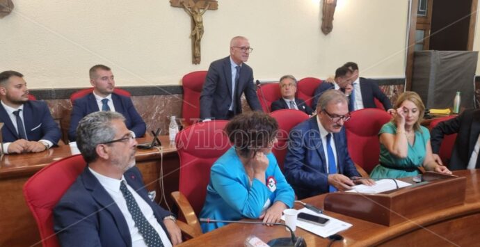 Vibo, 4 tentativi per eleggere il presidente del Consiglio comunale ma la maggioranza sorride per l’opposizione poco compatta -VIDEO