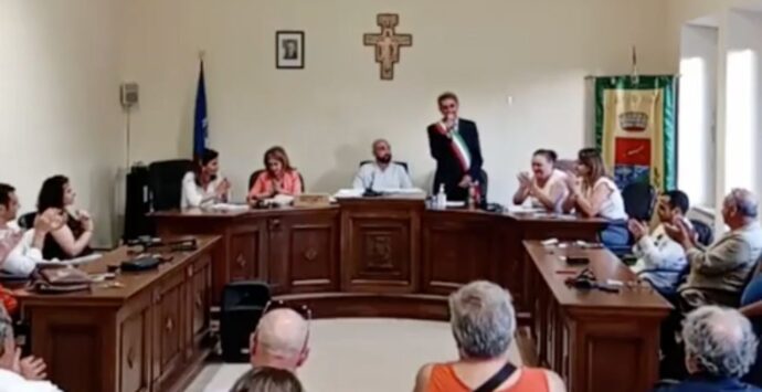 Drapia, primo Consiglio comunale e debutto della nuova giunta. Poi l’incontro istituzionale in Prefettura