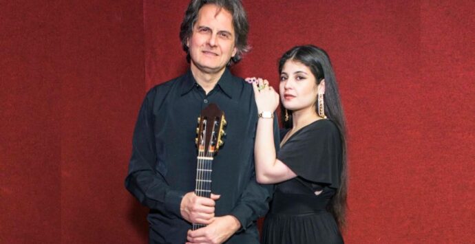Guitaromanie, a Nicotera secondo appuntamento con il duo pugliese Luciano e Giusy Pompilio