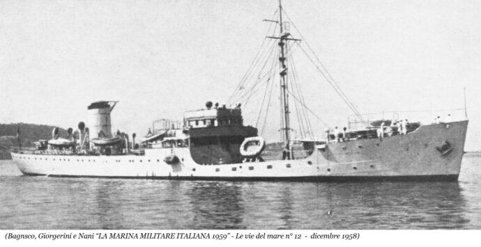 Quando le navi della Marina militare rifornivano le isole con acqua imbarcata nel Porto di Vibo