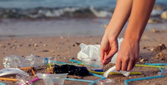 Pulizia delle spiagge libere a Parghelia, il Comune ha affidato il servizio