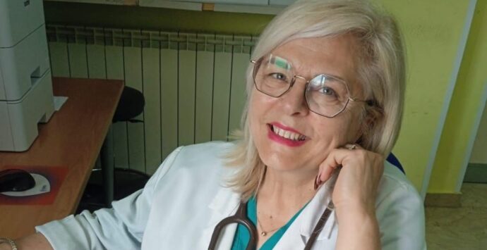 Lascia il Pronto soccorso dopo 30 anni, l’emozionante lettera della dottoressa a pazienti e colleghi di Serra San Bruno: «Vi sono grata»