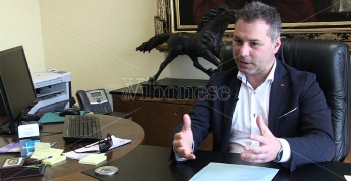 Stefanaconi, l’ex sindaco Solano presenta ricorso contro lo scioglimento: «Il Comune sì e la Provincia no, perché?»