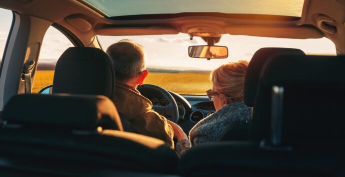 Filadelfia, al via il “Taxi sociale”: volontari della Protezione civile accompagnano con l’auto gli anziani soli