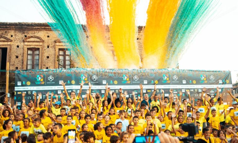 Correre fa bene (anche) alla solidarietà: la Stracittadina Filadelfiese sorprende ancora per risultati e partecipazione – VIDEO