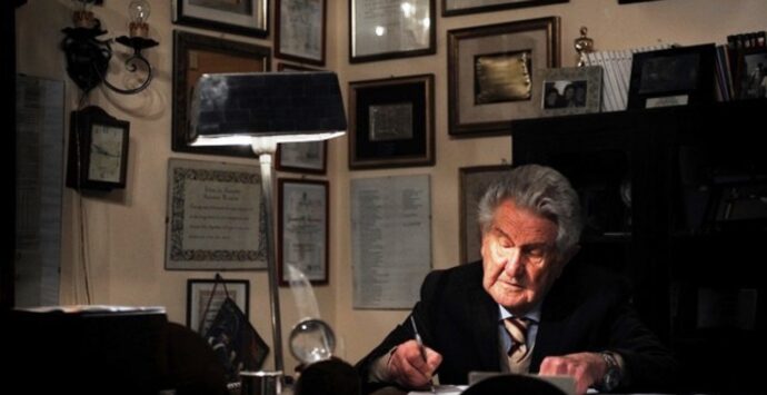 «Piazza Garibaldi sia intitolata al senatore Murmura»: Ali di vibonesità lancia la proposta al sindaco Romeo