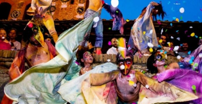 Brattirò torna ad animarsi con gli artisti di strada: torna l’appuntamento con “Bratiria ‘nta chiazza”