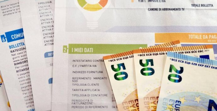 Acqua e depurazione, Briatico si mobilita per recuperare 500mila euro di bollette non pagate. Il sindaco: «Non saremo vessatori»