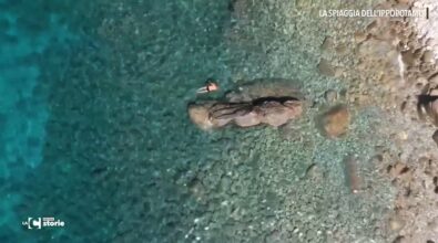 Mare da sogno, grotte e natura selvaggia: tappa a Coccorino alla scoperta della spiaggia dell’Ippopotamo