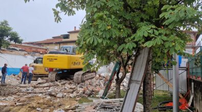 Paravati: al via la demolizione della scuola elementare, al suo posto sorgerà un edificio avveniristico