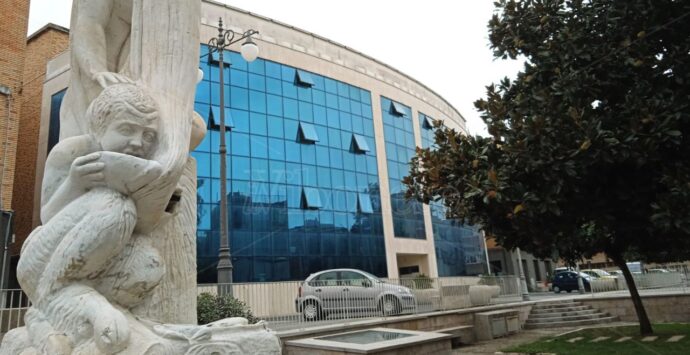 Comune di Vibo, lo strano affidamento diretto (a titolo gratuito) per una campagna pubblicitaria in tutta la Calabria
