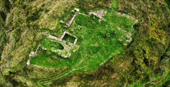 Filadelfia, si punta a riportare alla luce i resti di Castelmonardo, il borgo medievale raso al suolo dal sisma del 1783
