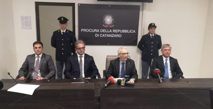 Arresti a Crotone, Capomolla: «Avevano monopolizzato il mercato della droga. Violenze e uso di armi per farsi pagare»