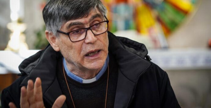Scuola e Chiesa insieme per la legalità: don Maurizio Patriciello riceverà a Vibo il premio Operatore d’oro 2024