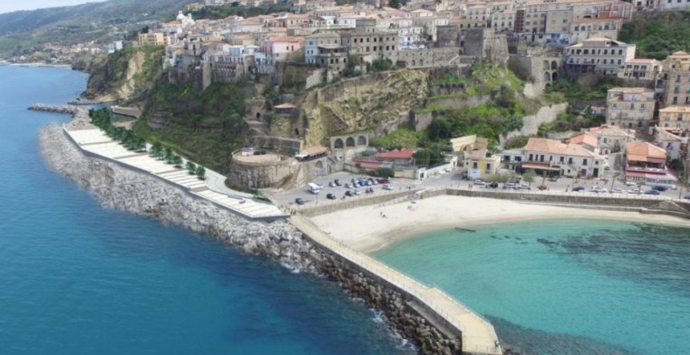Emergenza abitativa a Pizzo, le case vacanze riducono la disponibilità di alloggi. Adesione democratica: «Colpite le famiglie più fragili»