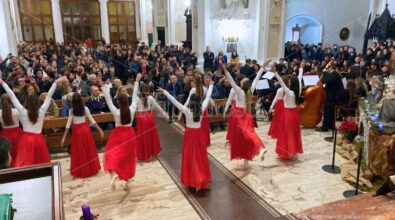 Il concerto di Natale del Liceo “Capialbi” incanta e commuove Vibo Valentia nel ricordo della giovane Rachele – VIDEO