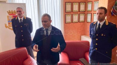 La Questura di Vibo traccia il bilancio dell’attività svolta nel 2024. Ruperti: «Quasi 200mila controlli e denunce in aumento» – VIDEO