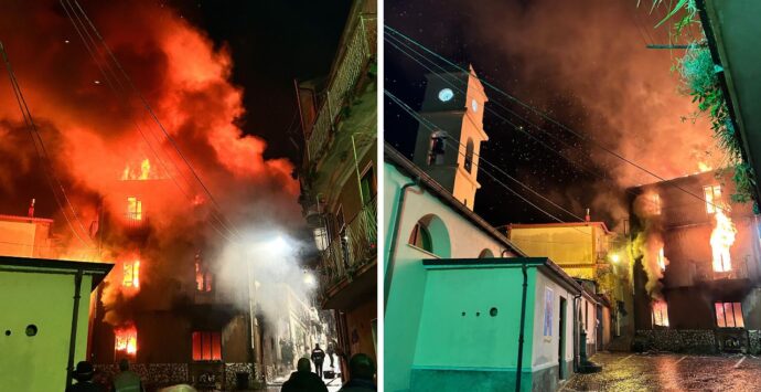 Incendio a Dasà: casa distrutta dalle fiamme in pieno centro, il rogo partito da una stufa – VIDEO