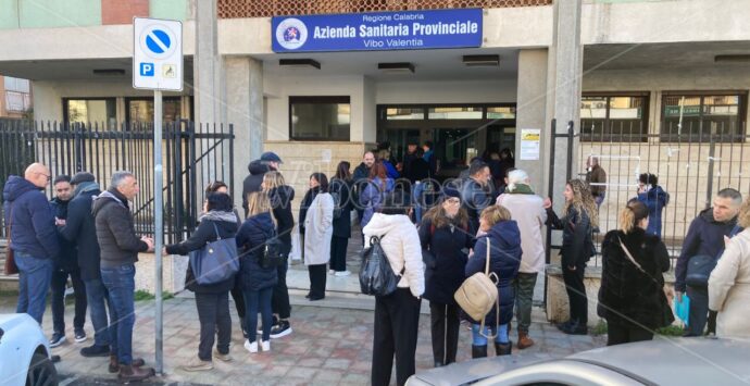 Proroga di due mesi per infermieri e oss a Vibo Valentia. Mammoliti: «Qui non ci sono esuberi, anzi» – VIDEO