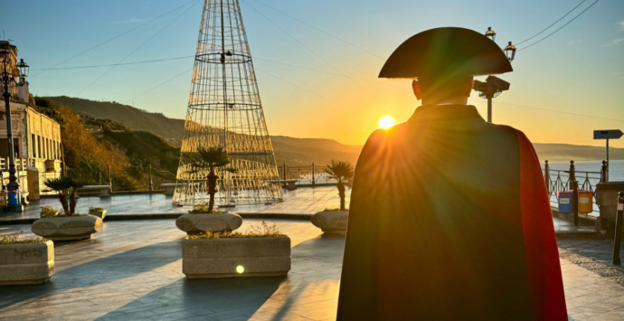 Tra storia e presente: i carabinieri in grande uniforme speciale presidiano il Natale vibonese