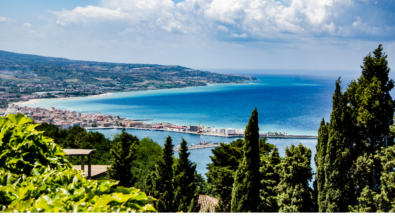 Vibo, la Capitaneria aggiorna le regole sulla sicurezza balneare: la bandiera bianca diventa… verde