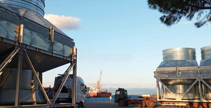 Da Vibo Marina a Rotterdam e poi in Norvegia: i mega componenti industriali realizzati a Porto Salvo iniziano il loro viaggio