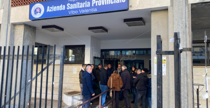 Vibo, l’Asp pubblica il bando per la stabilizzazione di 11 oss dopo il Dca che autorizza le assunzioni