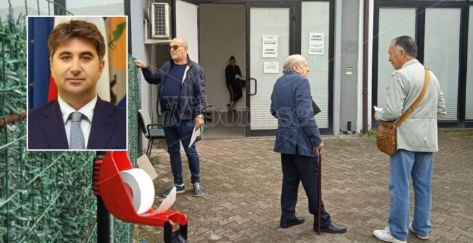 Farmacia territoriale di Vibo, Lo Schiavo (Misto) presenta una mozione in Regione: «Troppi disagi. Riorganizzazione non più rinviabile»