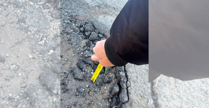 Dieci o 15 centimetri, nel Vibonese non è questione di tacco alto ma di buche: impazza sui nostri social la “gara” alla più profonda che c’è