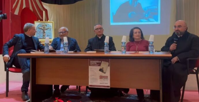 Domenico Costa, storia di un parroco e di una comunità: presentato a Vibo Marina il libro di mons. Ramondino