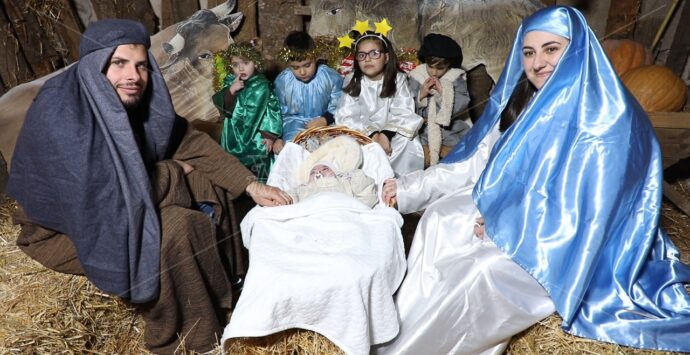 La Betlemme vibonese: ecco Limpidi (Acquaro), dove l’intera comunità diventa un presepe vivente – VIDEO