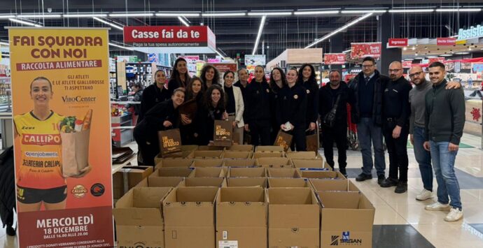 Natale solidale con Tonno Callipo Volley e Associazione Valentia: successo per la colletta alimentare a Vibo