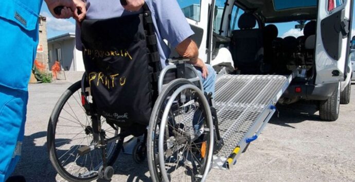 Il Comune di Vibo vara il trasporto sociale verso strutture sanitarie e ambulatori. Ecco chi ne ha diritto e come accedere al servizio