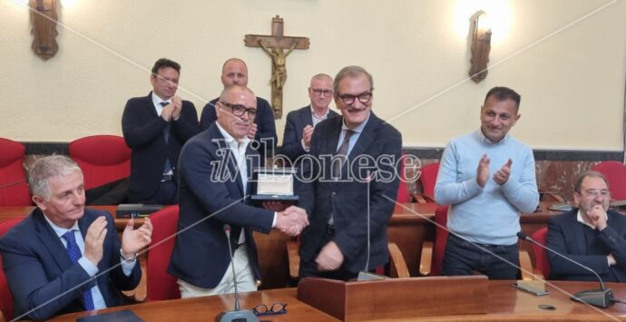 Le lacrime del “re”, Vibo celebra l’allenatore della nazionale slovacca Francesco Calzona: «La mia Cessaniti sempre nel cuore»