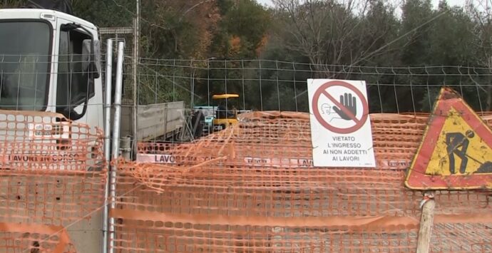Dal sogno del borgo gioiello all’incubo isolamento, i residenti di San Pietro (Vibo) disperati: «Con Romeo non è cambiato nulla» -VIDEO